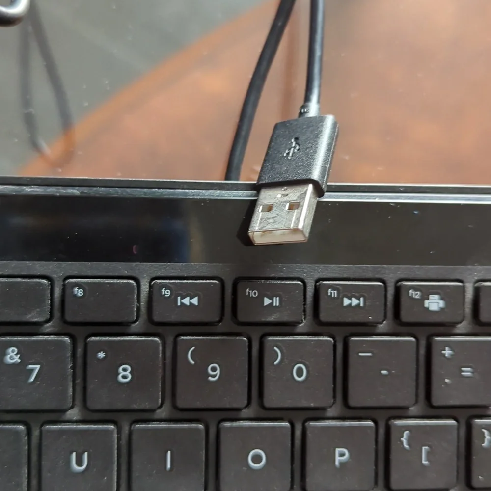 HP KBAH21 USB Wired Super Slim Thin Black PC Keyboard Used Lightweight H372